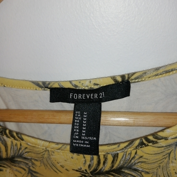 🎈$10 add on Forever 21 floral summer dress. Yellow printed - Picture 3 of 3